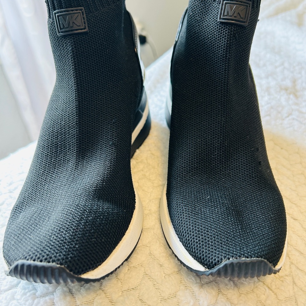 Women’s 6.5 skyler knit bootie
